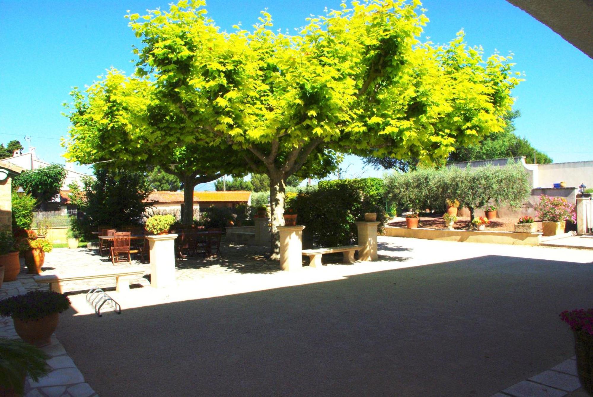 Le Mas De L'Amandier Saint-Saturnin-lès-Avignon Eksteriør bilde