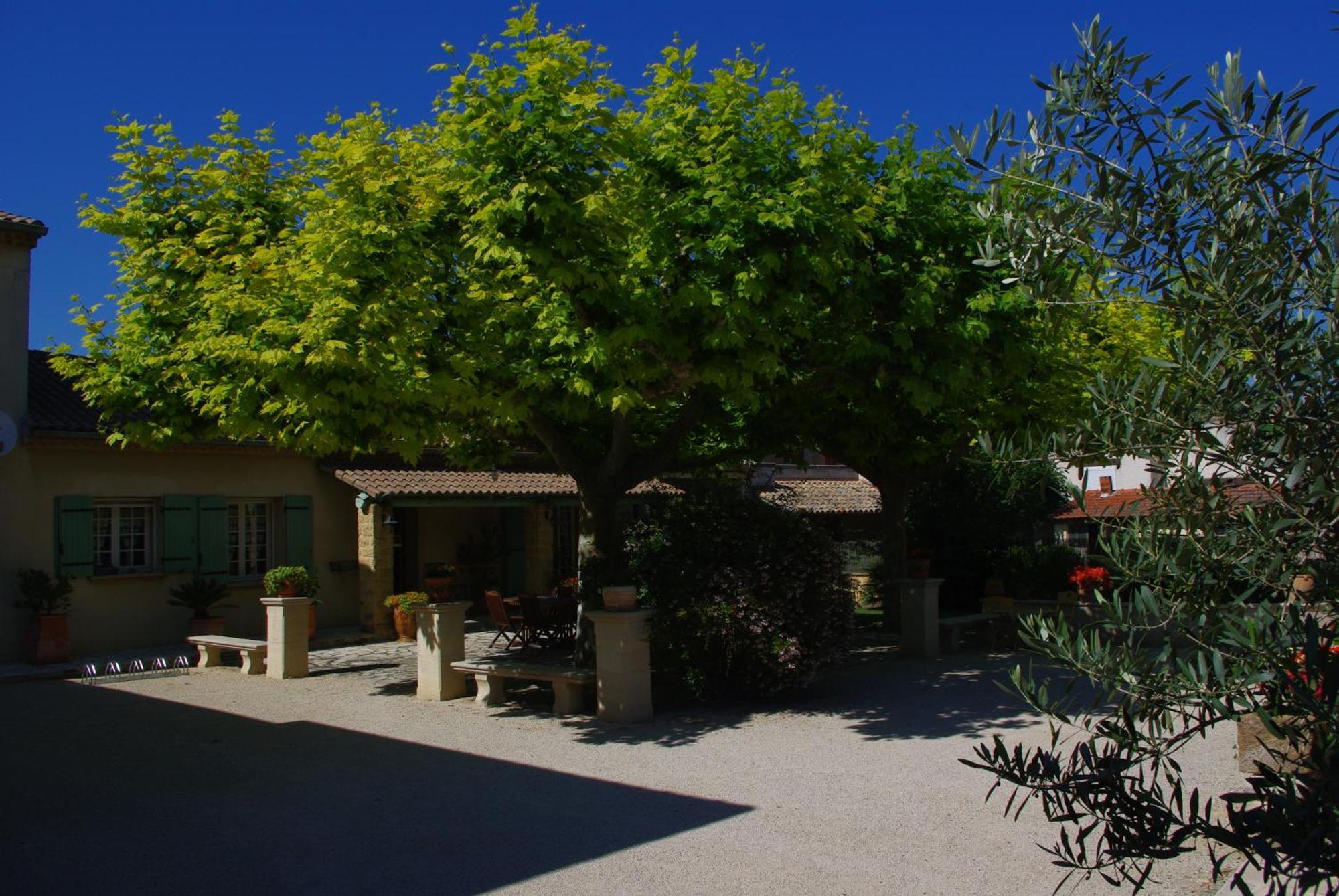 Le Mas De L'Amandier Saint-Saturnin-lès-Avignon Eksteriør bilde