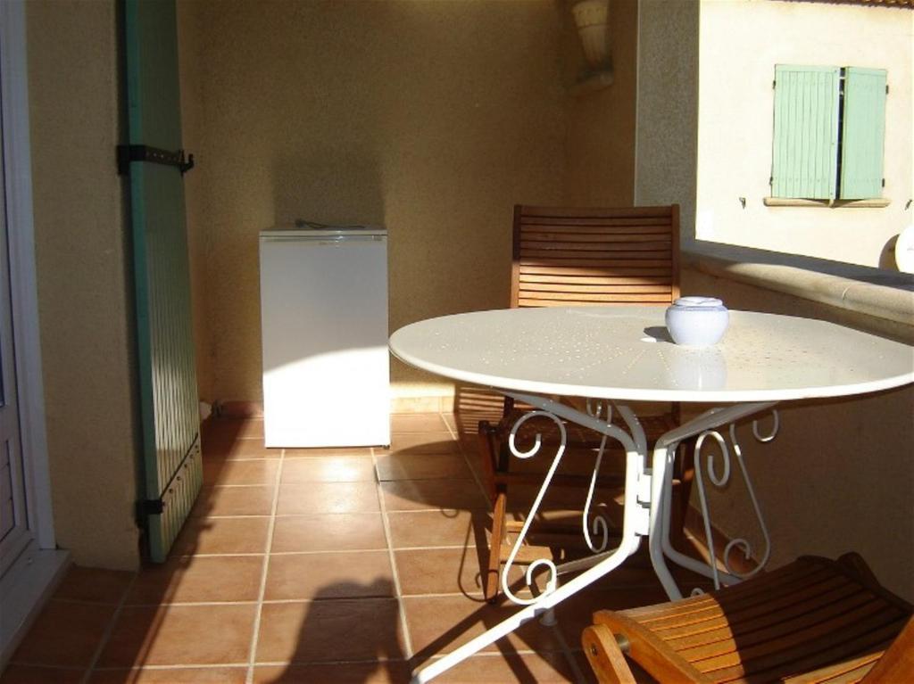 Le Mas De L'Amandier Saint-Saturnin-lès-Avignon Rom bilde
